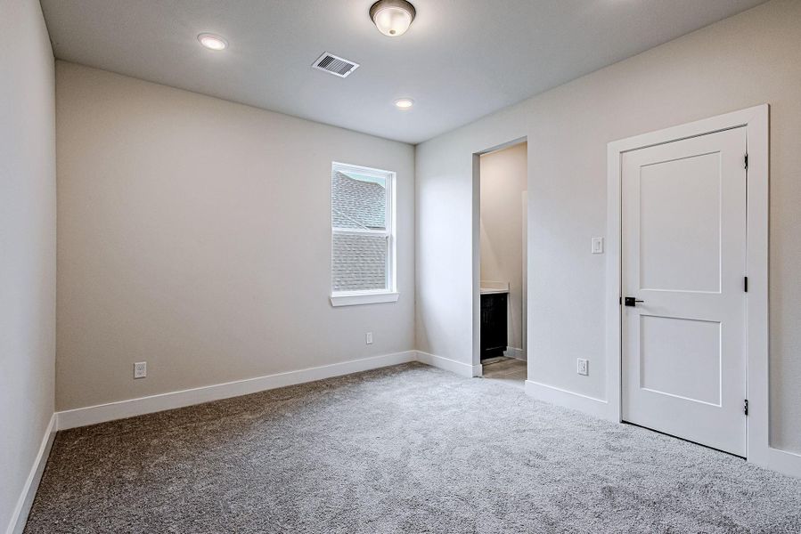 Additional bedroom ideal for family, guests, or hobbies Additional bedroom ideal for family, guests, or hobbies