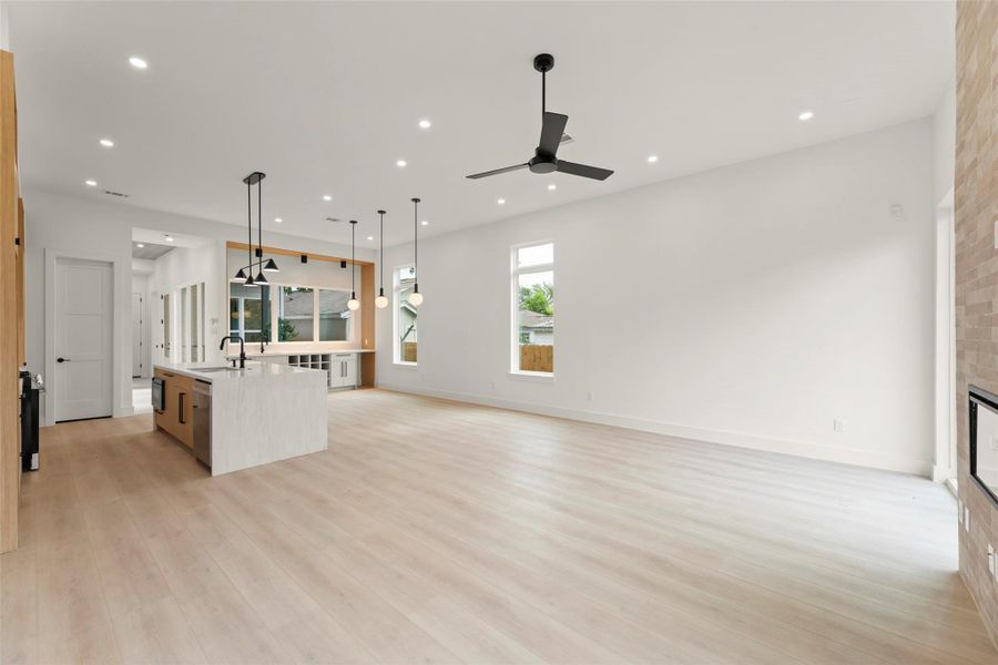 Spacious, unfurnished interior of a new home in , Houston (Image 36).