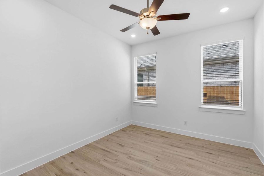 Spacious, unfurnished interior of a new home in Wood Leaf Reserve, Tomball (Image 14).