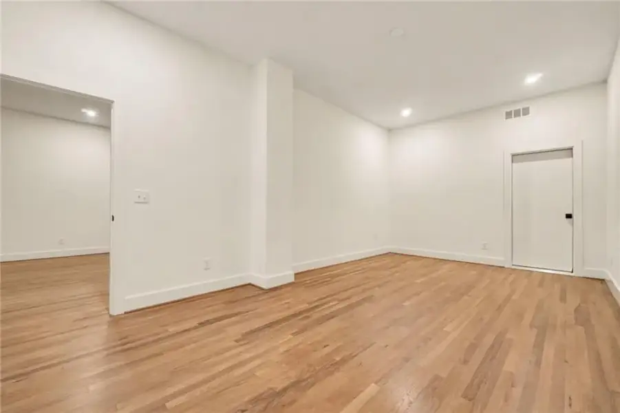 Spacious, unfurnished interior of a new home in , Atlanta (Image 49).