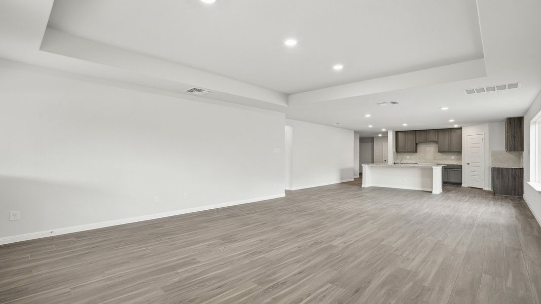 Spacious, unfurnished interior of a new home in Hunters Ranch, San Antonio (Image 19).