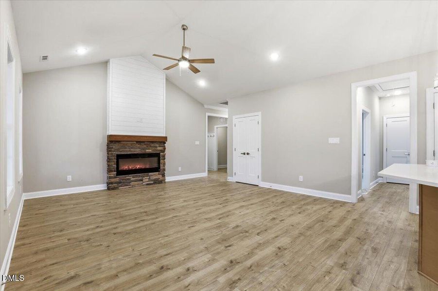 09-7379 Hill Rd-9