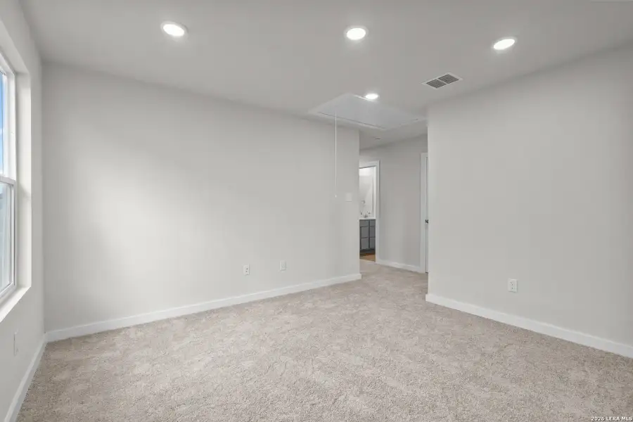 Spacious, unfurnished interior of a new home in Applewhite Meadows, San Antonio (Image 20).