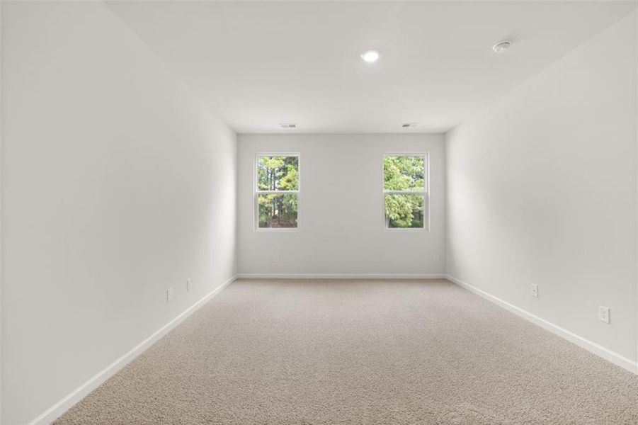 Spacious, unfurnished interior of a new home in Fairway 17 at Mirror Lake, Villa Rica (Image 33).