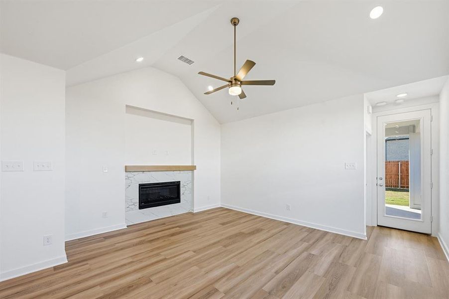 Spacious, unfurnished interior of a new home in Heartland, Crandall (Image 9).