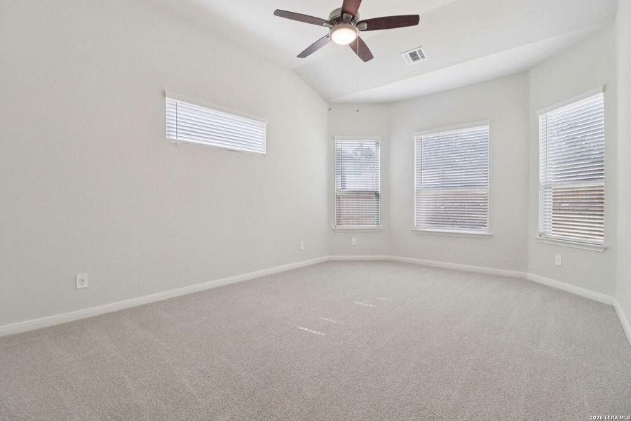Spacious, unfurnished interior of a new home in Fox Falls, Boerne (Image 48). Spacious, unfurnished interior of a new home in Fox Falls, Boerne (Image 48).