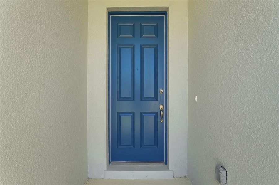 Exterior details and patio area of a home in Willowbrook North, Winter Haven (Image 4).
