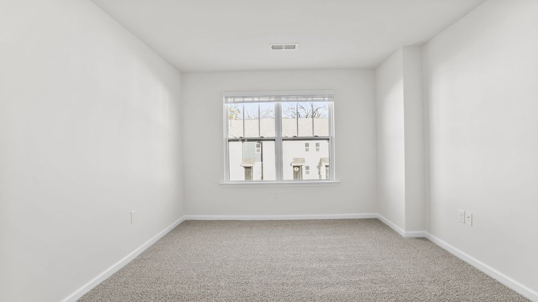 Spacious, unfurnished interior of a new home in Tanglewood Townes, Greenville (Image 26).