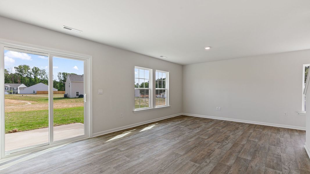 Spacious, unfurnished interior of a new home in Willow Mill, Thomasville (Image 14).