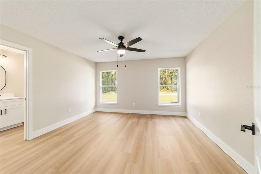 Spacious, unfurnished interior of a new home in , Ocala (Image 32).