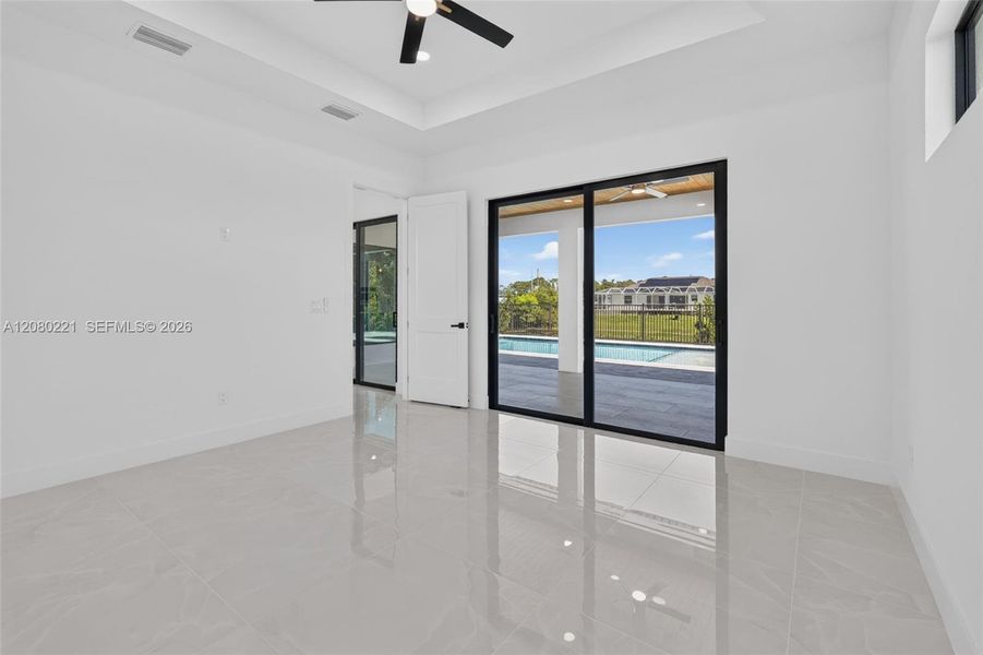 Spacious, unfurnished interior of a new home in , Cape Coral (Image 26).