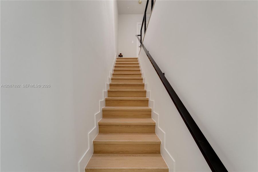 Spacious, unfurnished interior of a new home in , Miami (Image 25).
