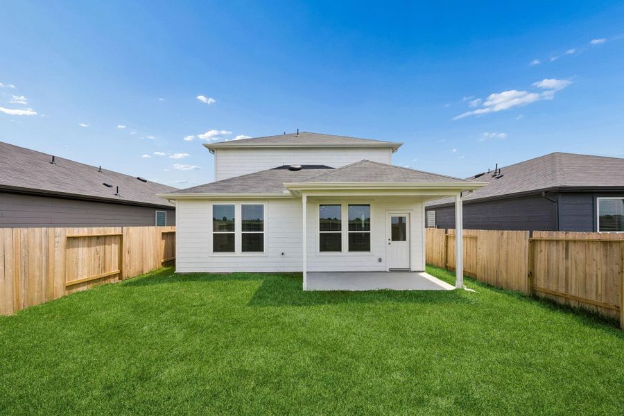 Exterior details and patio area of a home in Stokesbury, Waller (Image 4).
