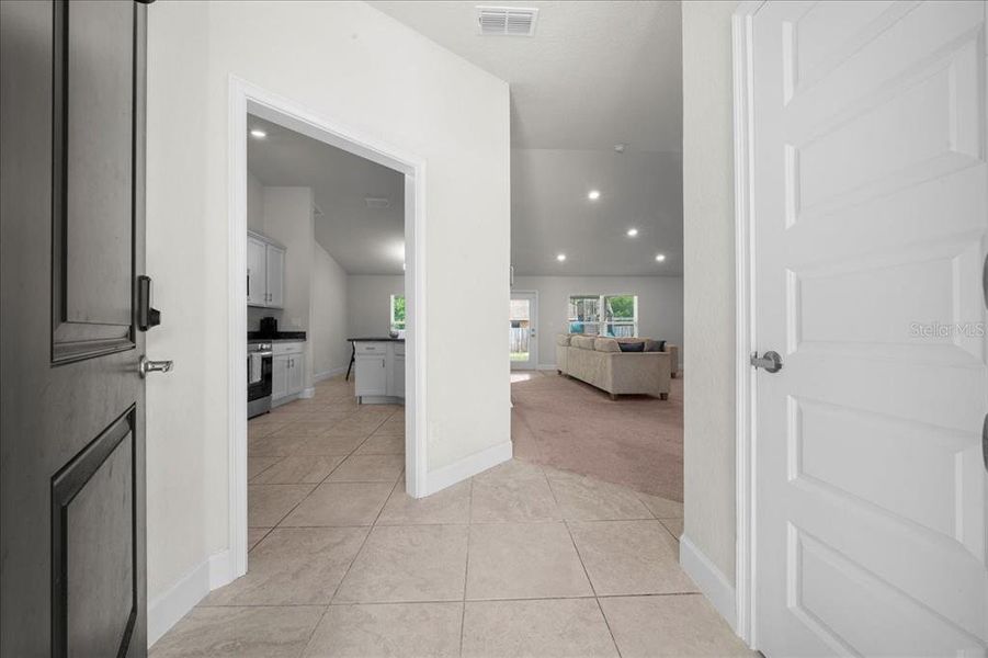 Spacious, unfurnished interior of a new home in , Ocala (Image 22).