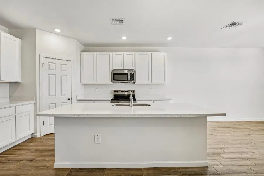 Representative images and renderings are for illustrative purposes. Actual structural options and design finishes of home may vary.