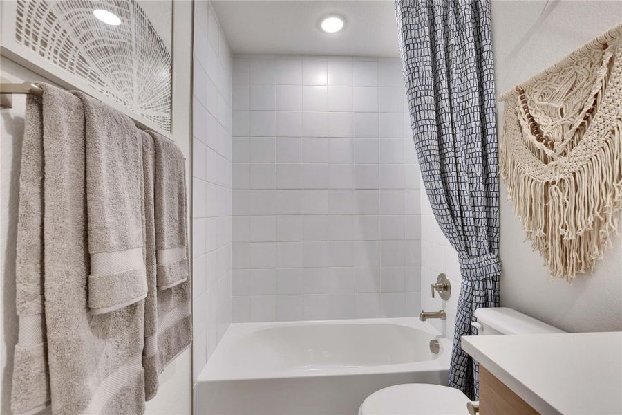 Model home photos of similar floorplans, not pictures of actual home. Model home photos of similar floorplans, not pictures of actual home.