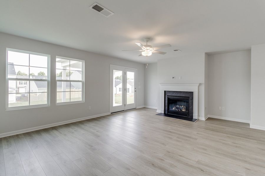 Spacious, unfurnished interior of a new home in Winston Point, Gilbert (Image 19).