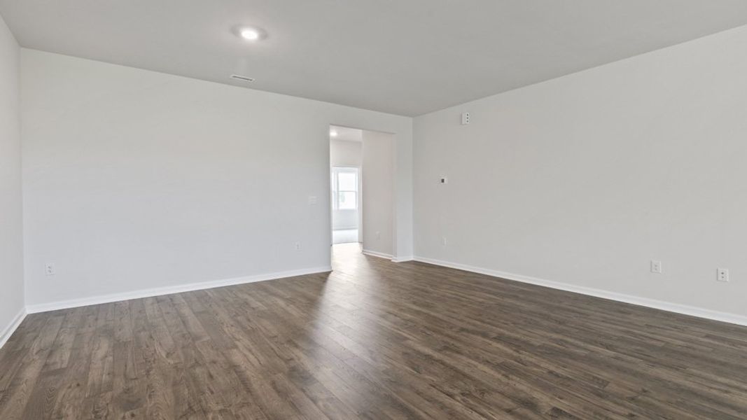 Spacious, unfurnished interior of a new home in East Ridge, Ayden (Image 25).