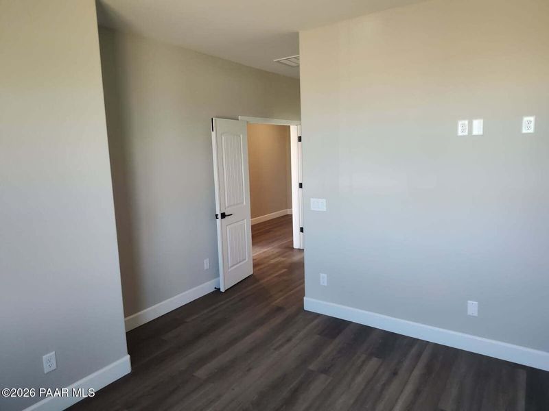 Spacious, unfurnished interior of a new home in North Ridge at Pronghorn Ranch, Prescott Valley (Image 14).
