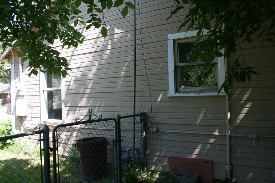 Exterior details and patio area of a home in , Weatherford (Image 7).