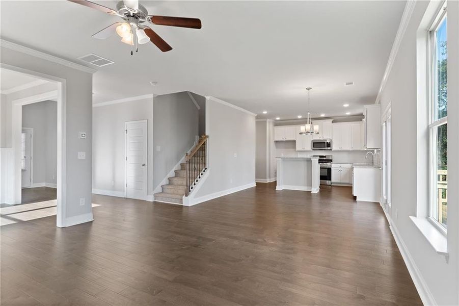 Spacious, unfurnished interior of a new home in Stratford Square, Lawrenceville (Image 12).