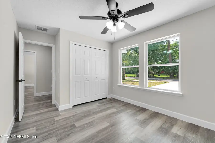 Spacious, unfurnished interior of a new home in , Jacksonville (Image 15).