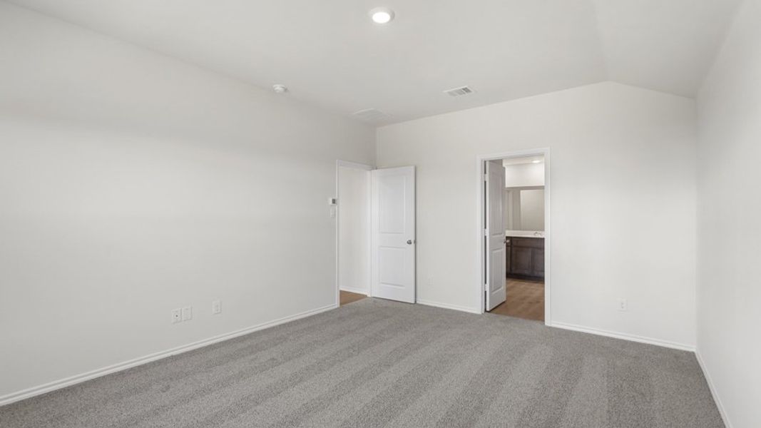 Spacious, unfurnished interior of a new home in Valor Farms, Royse City (Image 24).
