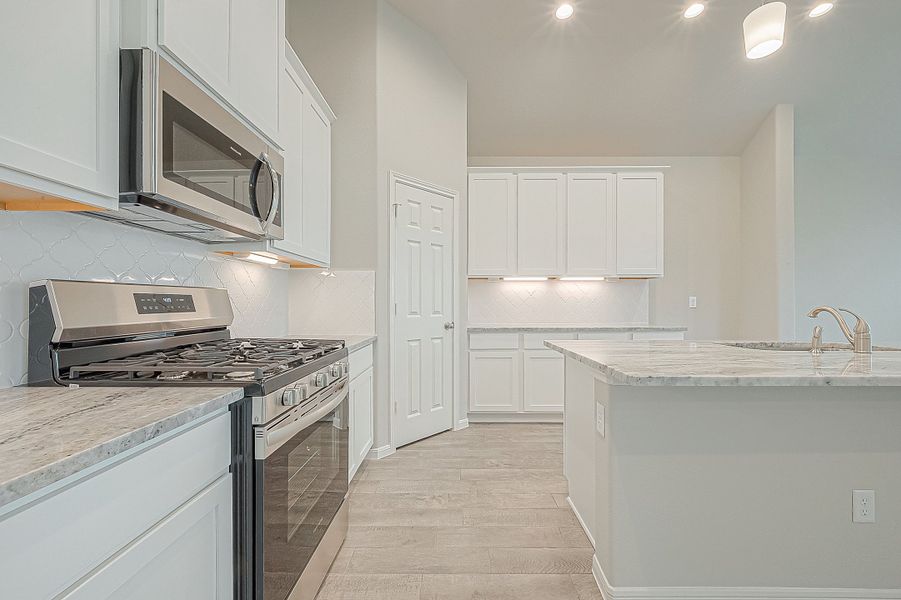 Representative furnished interior of a home built from the Floor Plan 2050 by Colina Homes in Grand Magnolia, Magnolia (Image 13).
