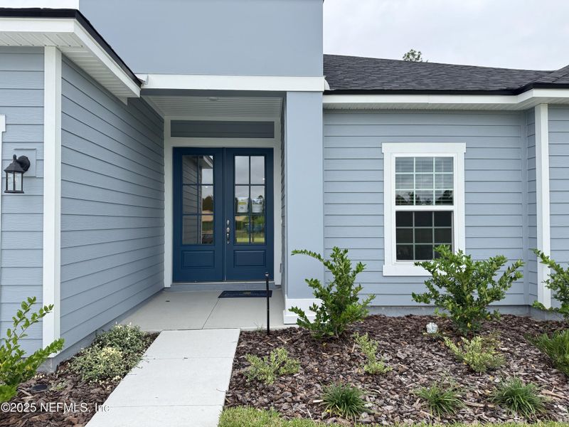 Exterior details and patio area of a home in Hyland Trail, Green Cove Springs (Image 4).