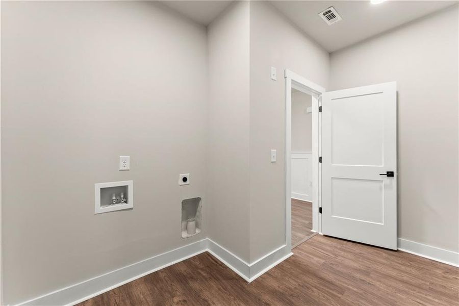 Spacious, unfurnished interior of a new home in , Jefferson (Image 27).