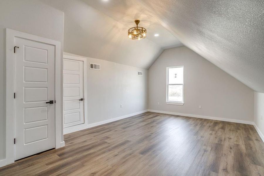 Spacious, unfurnished interior of a new home in , Glen Rose (Image 16).