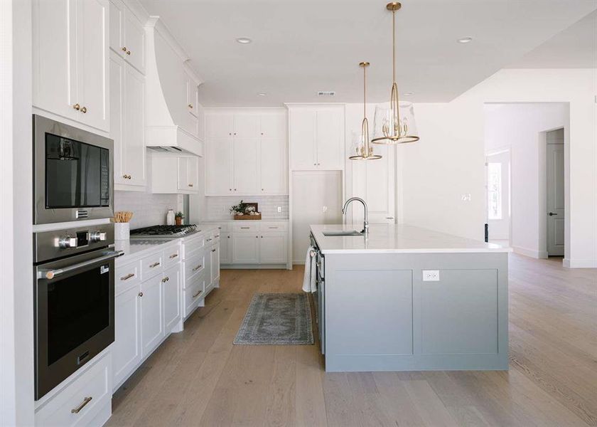Furnished interior view inside a new home in , Weatherford (Image 6).