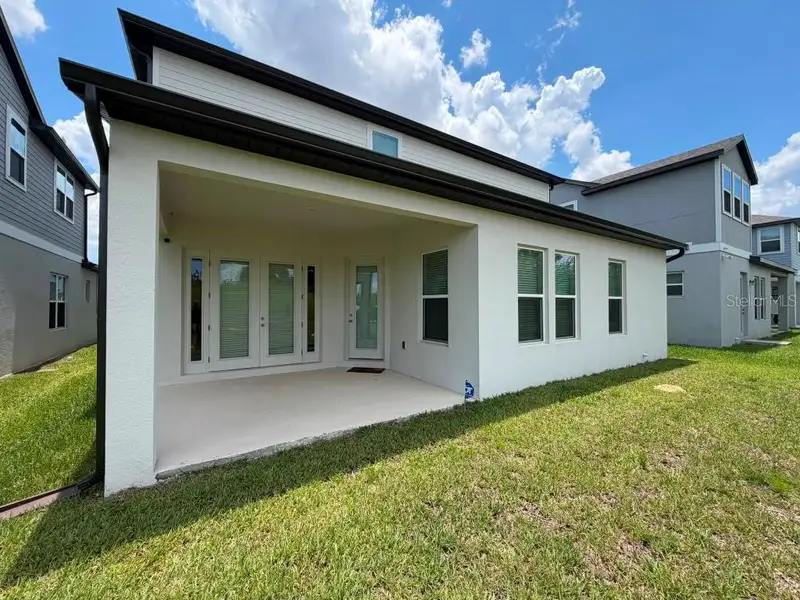 Exterior details and patio area of a home in , Winter Garden (Image 3).
