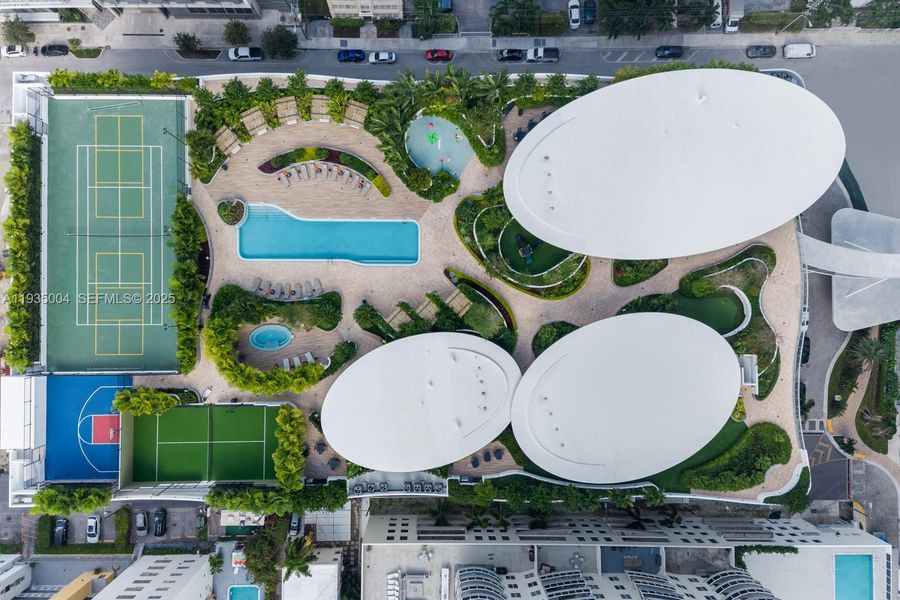 Community amenities in , Miami (Image 24).