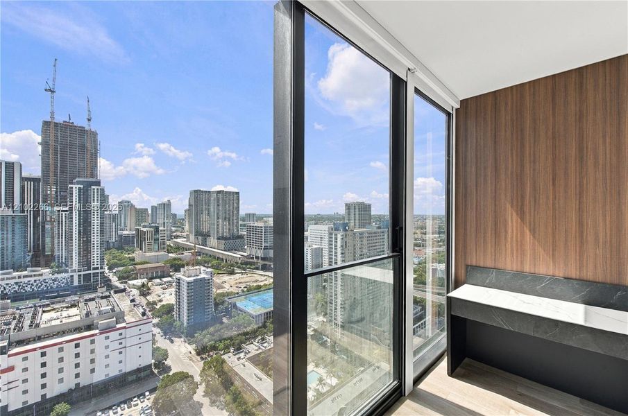 Condo located in Miami, FL showcasing its design and architecture (Image 26).