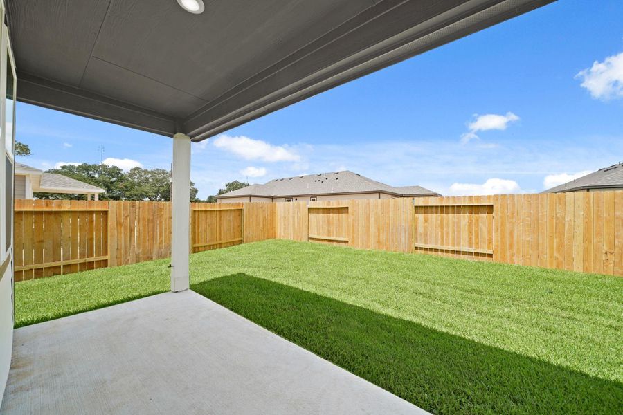 Exterior details and patio area of a home in Valor Park, Bay City (Image 4).
