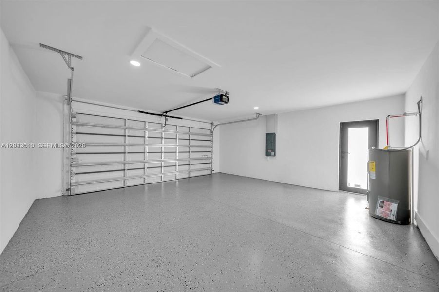 Spacious, unfurnished interior of a new home in , Lehigh Acres (Image 16).