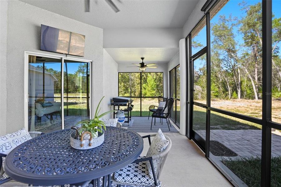 Exterior details and patio area of a home in , Weeki Wachee (Image 22).