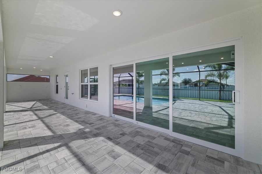 Spacious, unfurnished interior of a new home in Cape Coral, Cape Coral (Image 31).