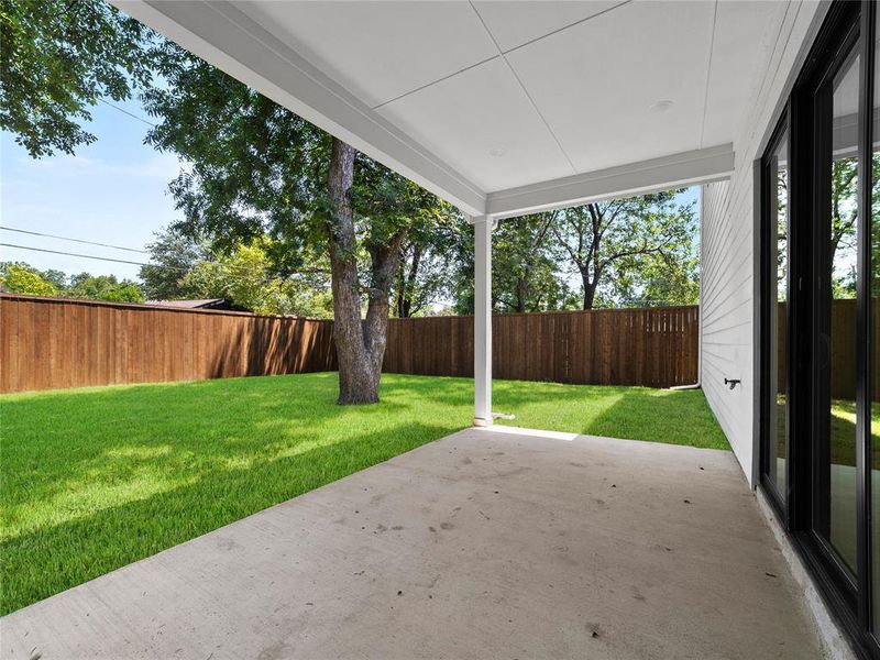 Exterior details and patio area of a home in , Dallas (Image 3).