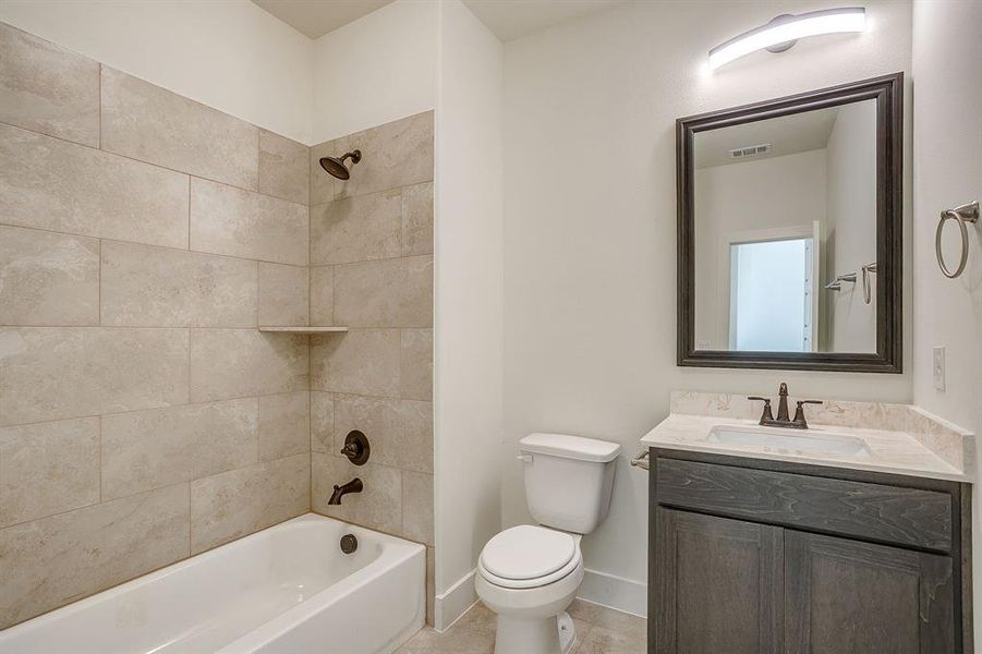 Furnished interior view inside a new home in , Fort Worth (Image 14).