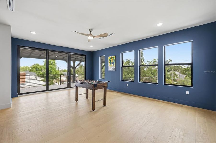 Spacious, unfurnished interior of a new home in , Tampa (Image 24).