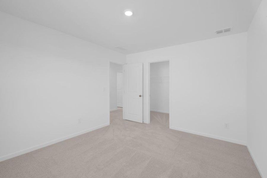 Spacious, unfurnished interior of a new home in Falls Creek, Flowery Branch (Image 22).