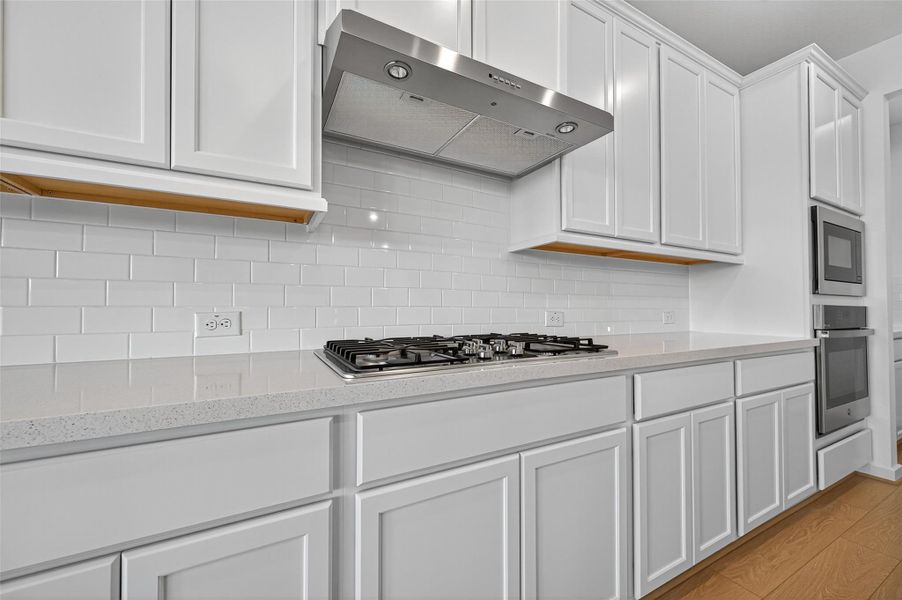 The sleek white subway tile backsplash adds a timeless touch to the kitchen, enhancing the clean design while providing easy maintenance and a polished finish. The sleek white subway tile backsplash adds a timeless touch to the kitchen, enhancing the clean design while providing easy maintenance and a polished finish.