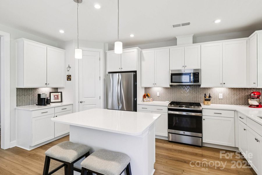 Furnished interior view inside a new home in Handsmill on Lake Wylie, York (Image 7).