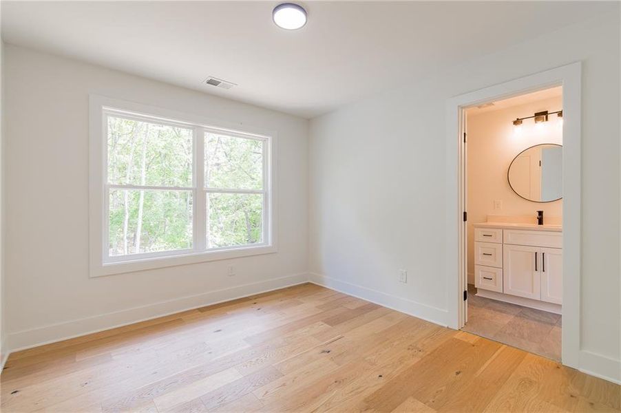 Spacious, unfurnished interior of a new home in , Gainesville (Image 26).