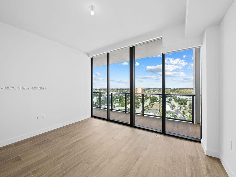Spacious, unfurnished interior of a new home in Casamar, Pompano Beach (Image 22).
