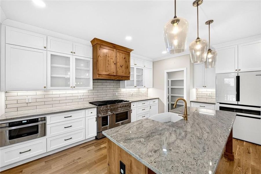 Furnished interior view inside a new home in , Bishop (Image 19).