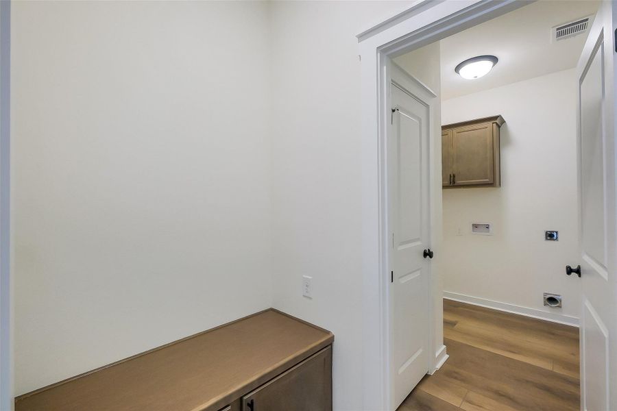 Spacious, unfurnished interior of a new home in Aldeana, Bonney (Image 25).