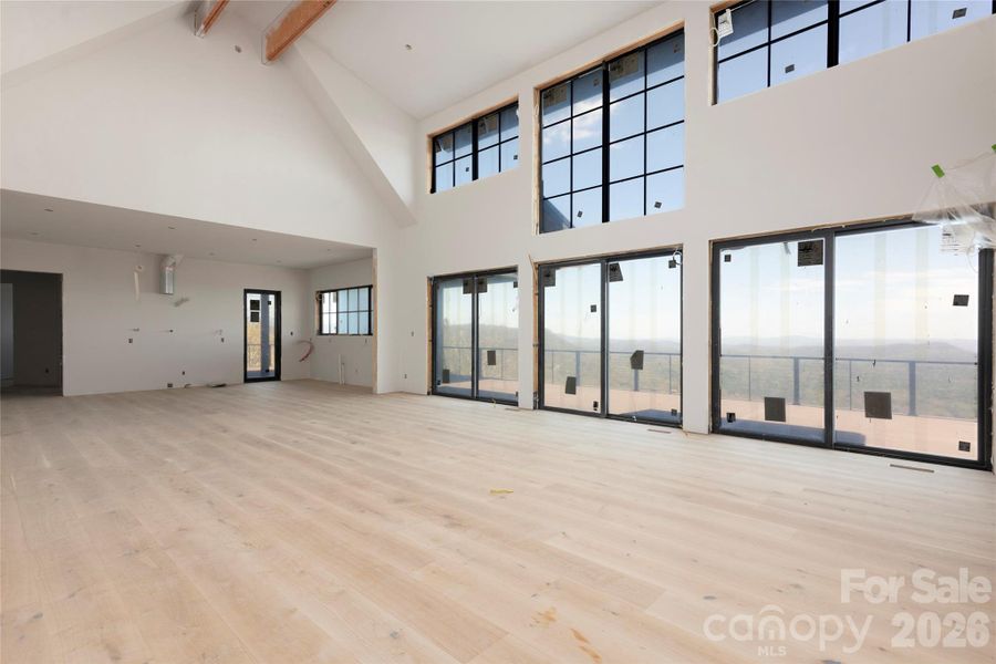 Spacious, unfurnished interior of a new home in , Lake Toxaway (Image 7).